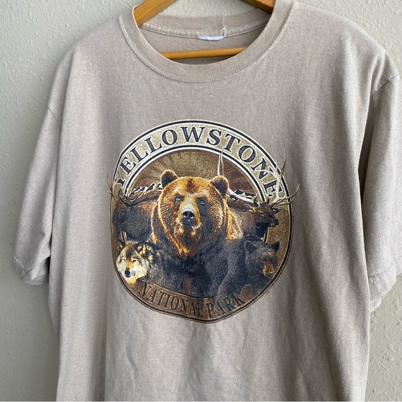 Vintage Yellowstone National Park Grizzly Bear Shirt - Picture 2 of 4